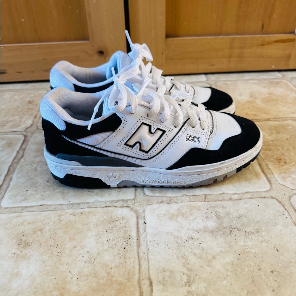 New Balance 550 Youth size 5 (women’s 7)